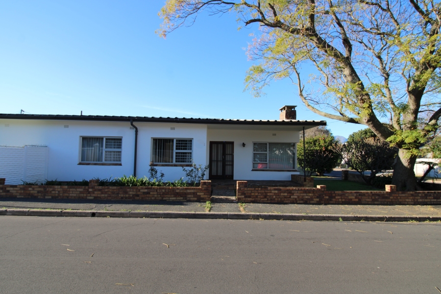 To Let 3 Bedroom Property for Rent in Lochnerhof Western Cape
